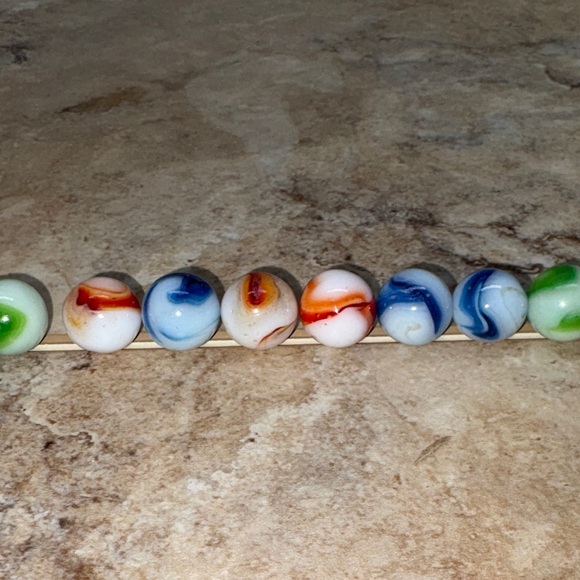 Colorful Swirled Marbles VINTAGE MARBLE LOT OF 11 MULTI-COLOR MARBLES - Picture 9 of 11